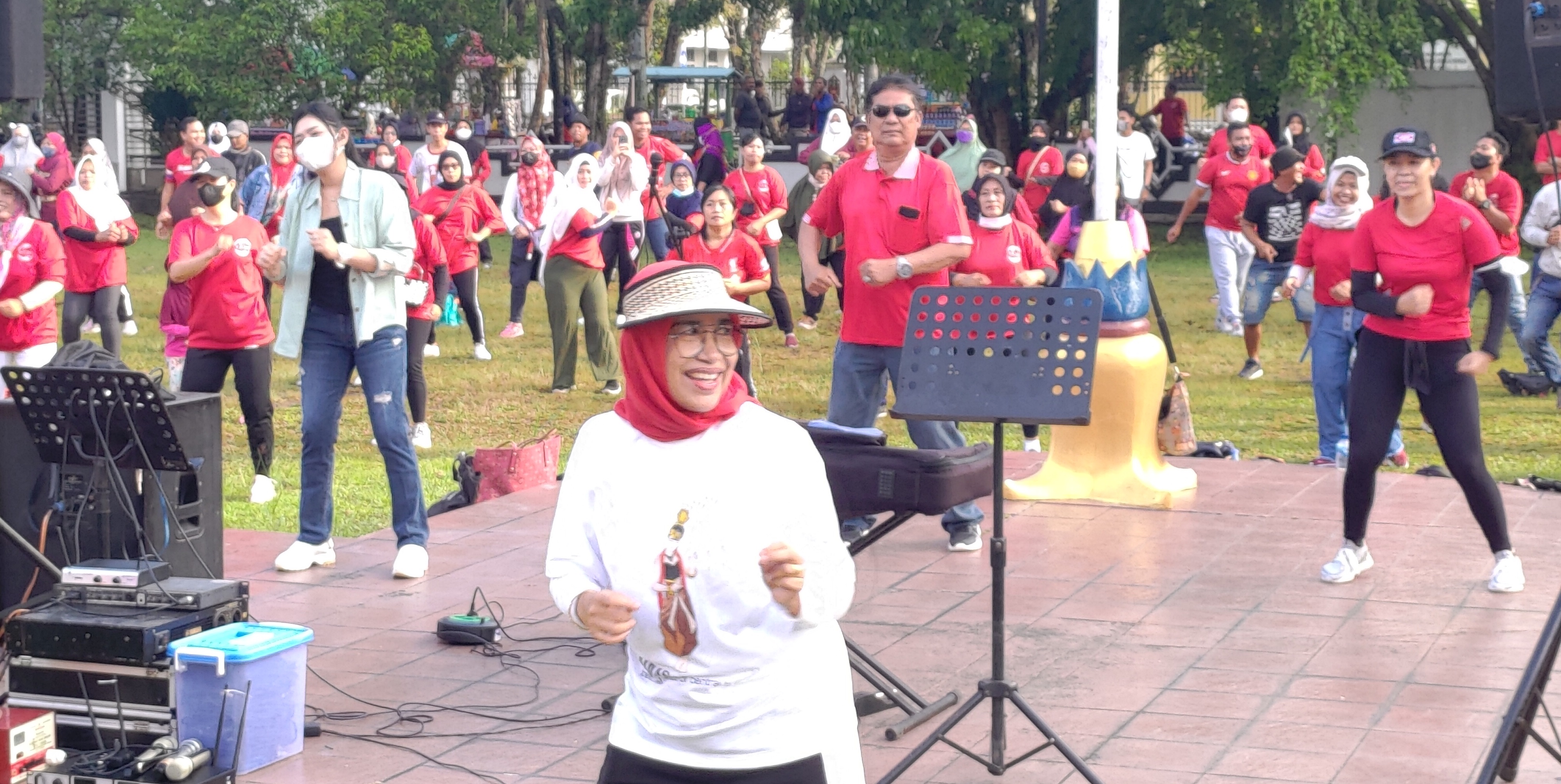 Senam Pagi Bersama Dalam rangka menjalin silaturahmi dengan Ikatan Pedagang Car Free Day (CFD) se Palangkaraya